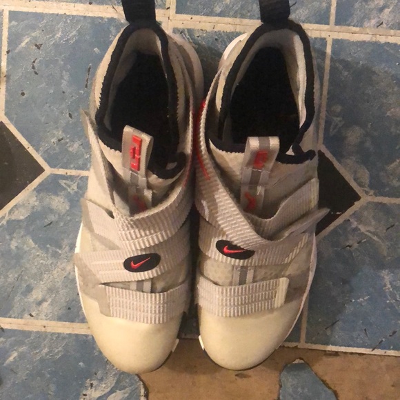 Lebron nike soldier 10s metallic silver red black - Picture 3 of 4